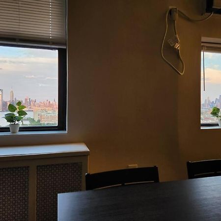 Elegant 2 Bed Gem! Mins From Nyc Leilighet Union City Eksteriør bilde