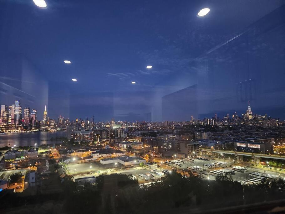 Elegant 2 Bed Gem! Mins From Nyc Leilighet Union City Eksteriør bilde