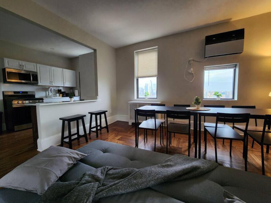 Elegant 2 Bed Gem! Mins From Nyc Leilighet Union City Eksteriør bilde