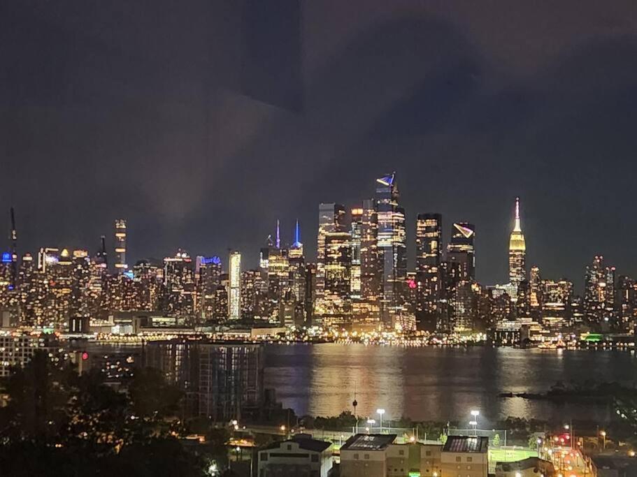 Elegant 2 Bed Gem! Mins From Nyc Leilighet Union City Eksteriør bilde