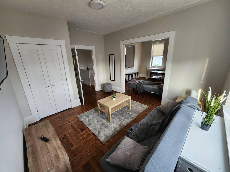 Elegant 2 Bed Gem! Mins From Nyc Leilighet Union City Eksteriør bilde