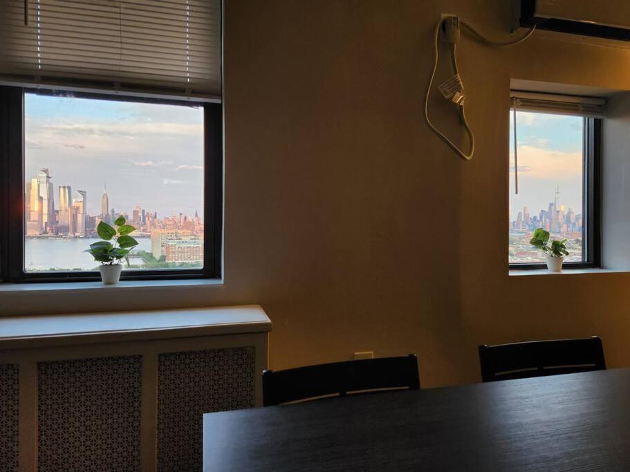 Elegant 2 Bed Gem! Mins From Nyc Leilighet Union City Eksteriør bilde