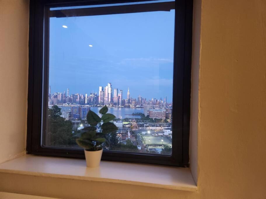 Elegant 2 Bed Gem! Mins From Nyc Leilighet Union City Eksteriør bilde