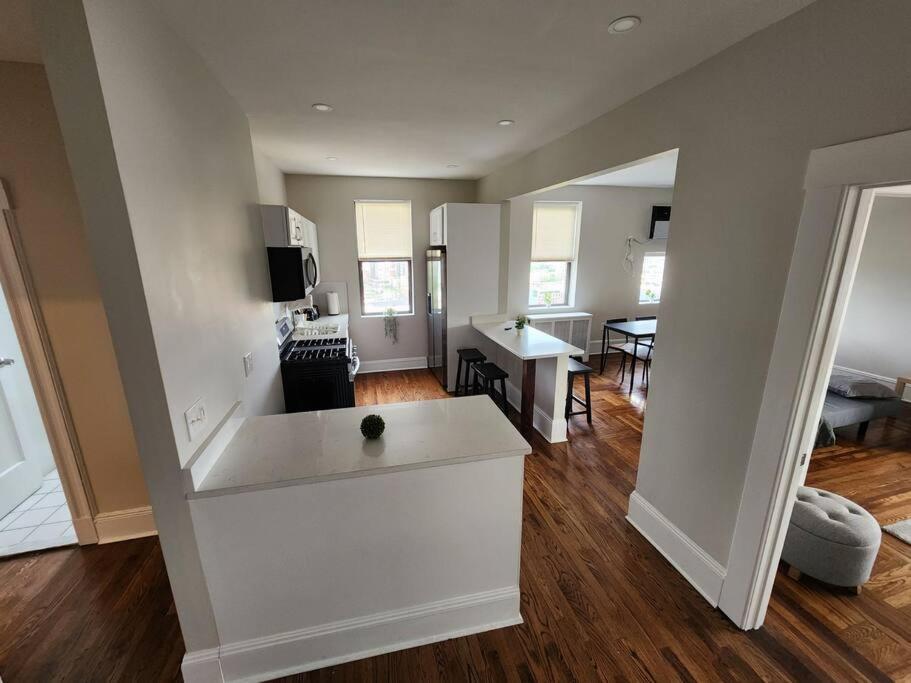 Elegant 2 Bed Gem! Mins From Nyc Leilighet Union City Eksteriør bilde