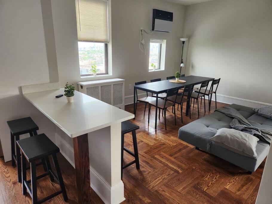 Elegant 2 Bed Gem! Mins From Nyc Leilighet Union City Eksteriør bilde